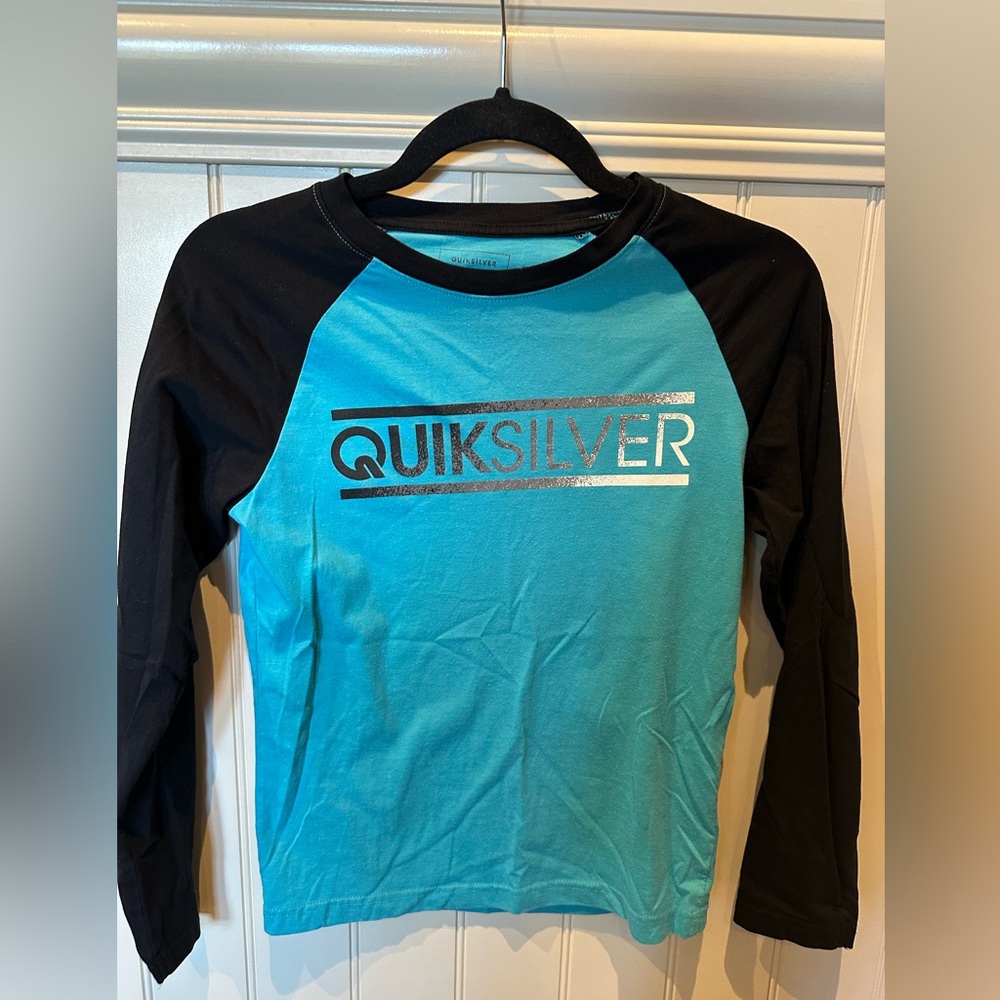 QUIKSILVER Men’s SIZE Medium Black & Blue Long Sleeve Tee Shirt